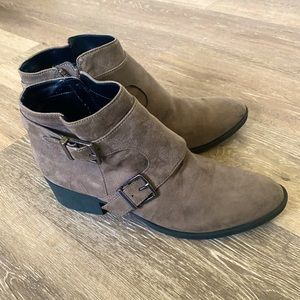 Kenneth Cole reaction boot heel